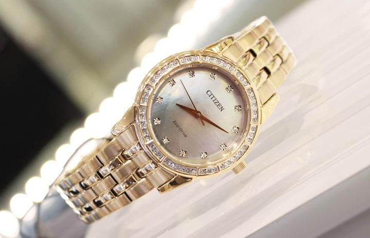 Top 10 đồng hồ đính đá nữ sang chảnh nhất.
