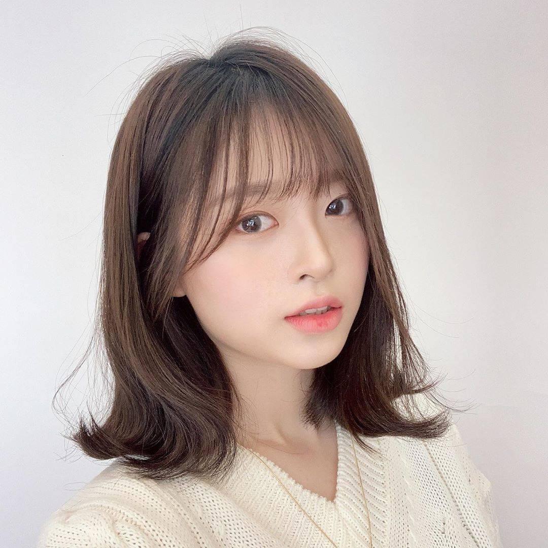 Tóc ngắn mái bay buộc cao