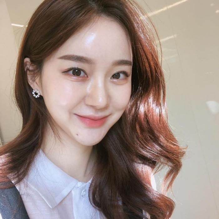 Tóc mullet xoăn nữ mặt tròn