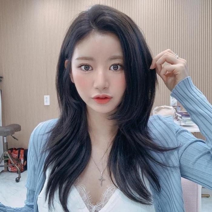 Tóc mullet xoăn nữ mặt tròn