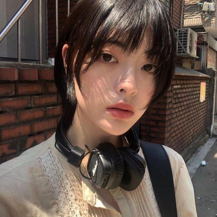 Tóc mullet nữ mặt tròn mái ngố