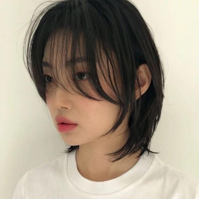 Tóc mullet nữ mặt tròn mái tỉa đuôi ngắn