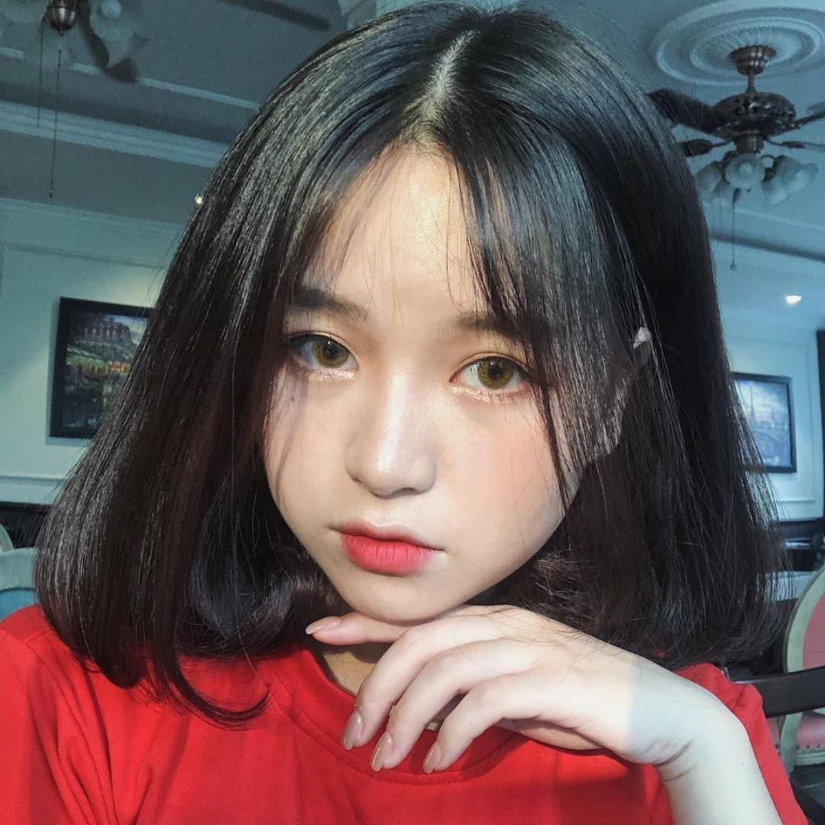 Tóc ngắn uốn cụp chữ O