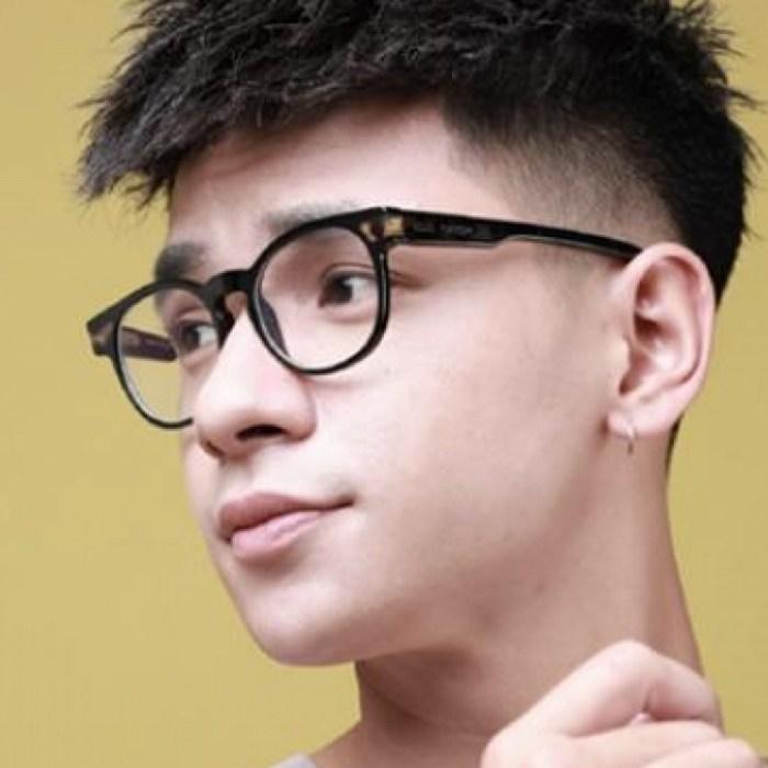 Tóc uốn con sâu mặt tròn