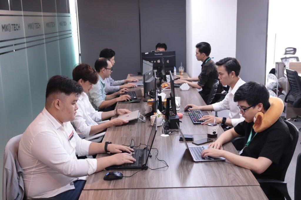 Đội ngũ lập trình viên (IT - Information Technology) có kinh nghiệm và trình độ chuyên môn cao sở hữu từ 3 - 10 năm kinh nghiệm tại Miko Tech