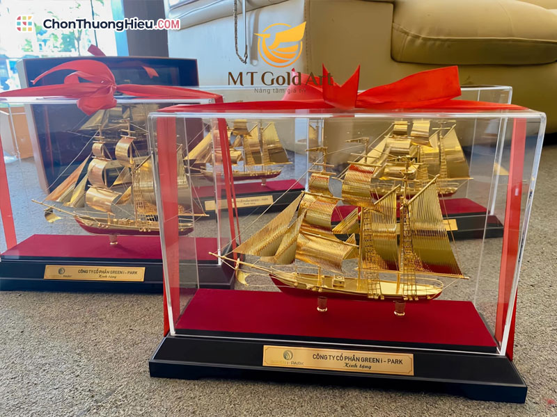 Da-dang-cac-mau-qua-tang-doc-dap-tai-mt-gold-art-chonthuonghieu