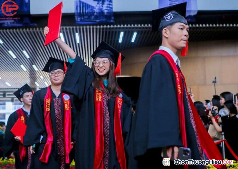 Nhung-ly-do-nen-yen-tam-lua-chon-ao-tot-nghiep-cua-thinh-phat-chonthuonghieu