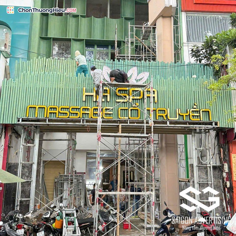 Thi-cong-quang-cao-cho-showroom-spa-va-khong-gian-thuong-mai-chonthuonghieu